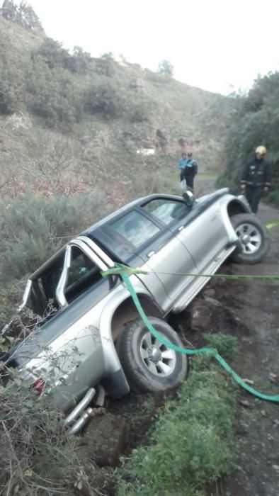 Liberado un conductor tras volcar su vehículo en Valleseco