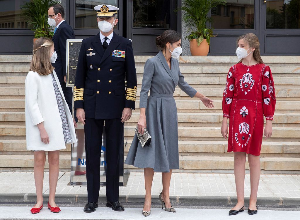 Los Reyes y sus hijas visitan Cartagena para la puesta a flote del submarino S81