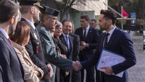 El secretario de Estado de Seguridad, Rafael Pérez, saluda a mandos de la lucha antinarco en el Campo de Gibraltar este martes