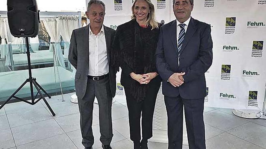 Joan Espina, Maria Frontera y Sebastià Darder, durante la fiesta de despedida por su jubilación.