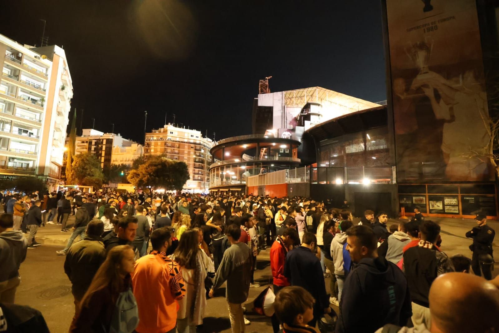 El Valencia huye de Mestalla por la puerta de atrás