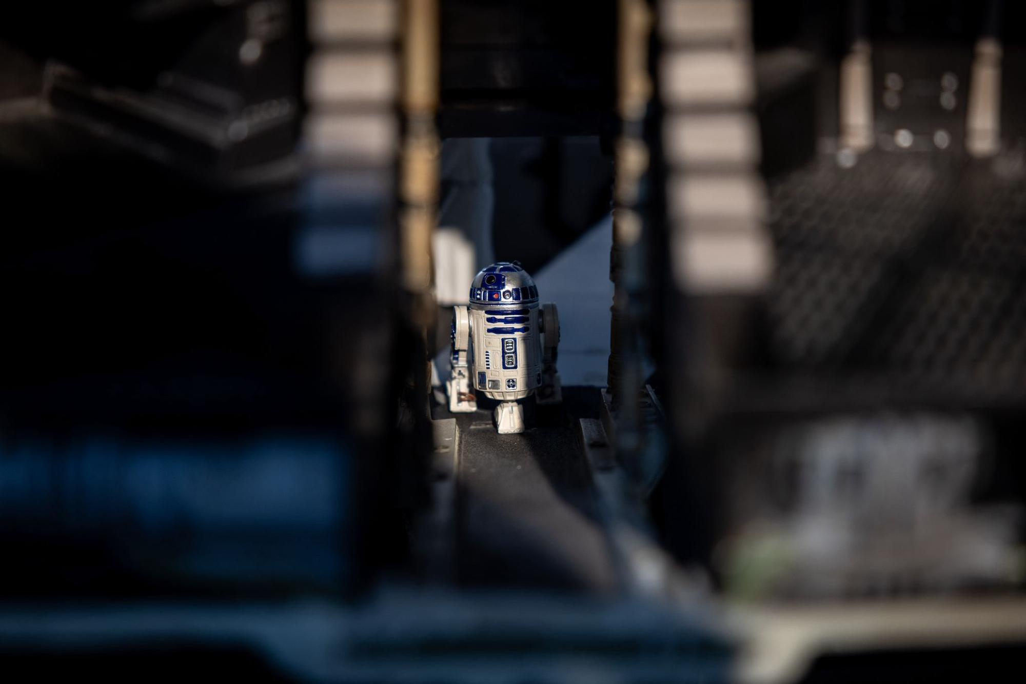 En imágenes | La exposición 'Más allá de la galaxia' llega al Mobility City de Zaragoza