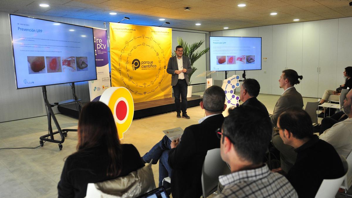 Uno de los expertos durante su ponencia en las jornadas en el Parque Científico de la UMH.