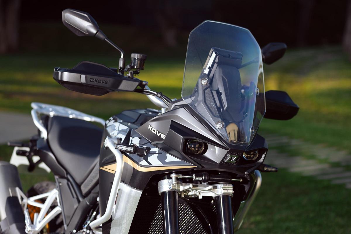 Kove bisiklet parçasını şekillendirmek için tanınmış bileşenleri tercih etti