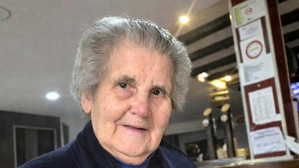 Mercedes Santiago Campos en el centro de turismo rural La Atalaya, el último bar abierto por la familia en Alcañices.