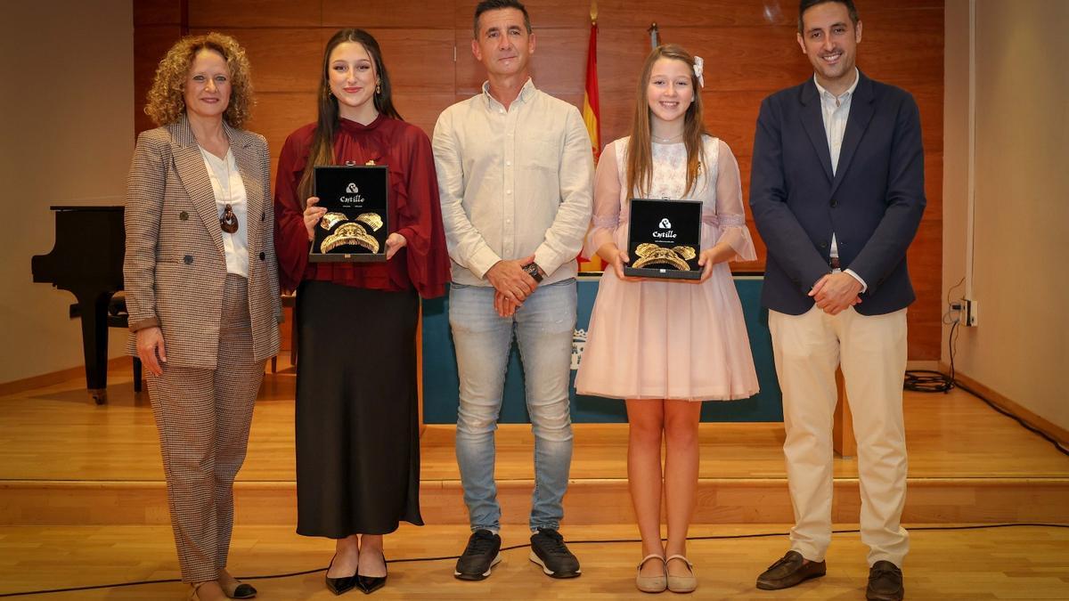 Las falleras mayores con sus peinetas