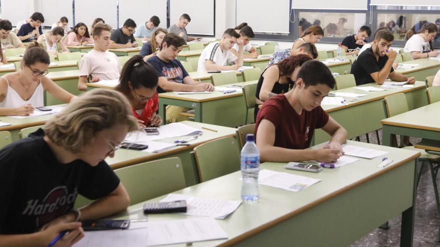 Educació publica el calendari de les proves per a majors de 18 anys que volen obtindre el títol d&#039;ESO