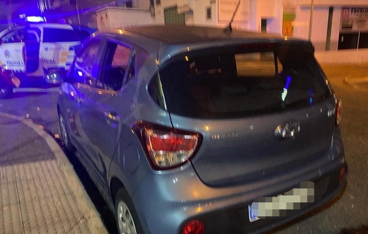 Sorprendidos mientras rompían el cristal de un coche para robar en Las Palmas de Gran Canaria.