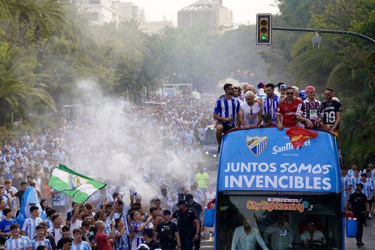 El malaguismo se echa a la calle: las mejores imágenes de la rúa del Málaga CF