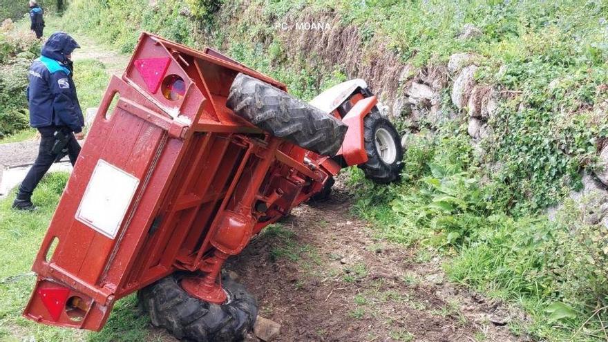 Herido un vecino de Moaña al volcar su tractor
