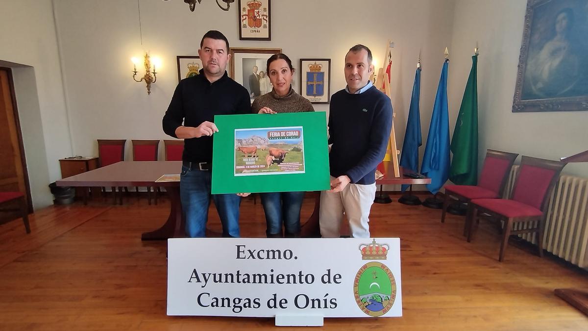 Por la izquierda, José Ramón Sierra, Marifé Gómez y José Manuel González Castro, durante la presentación.