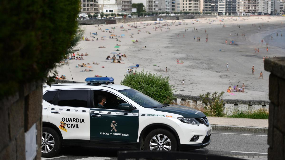 Un coche de la Guardia Civil en Sanxenxo