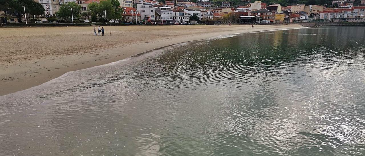 Playa de Banda do Río, en el casco urbano de Bueu.
