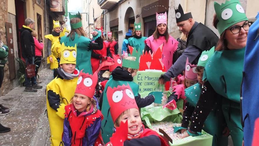 Los niños de Sóller dan color a un día gris