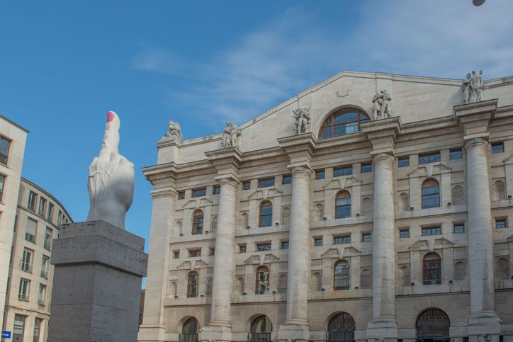 La escultura de mármol mide 11 metros.