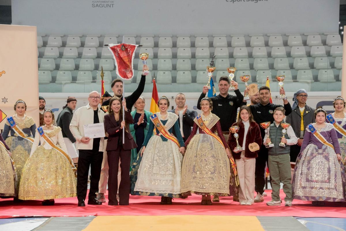 Falla La Marina con el premio.