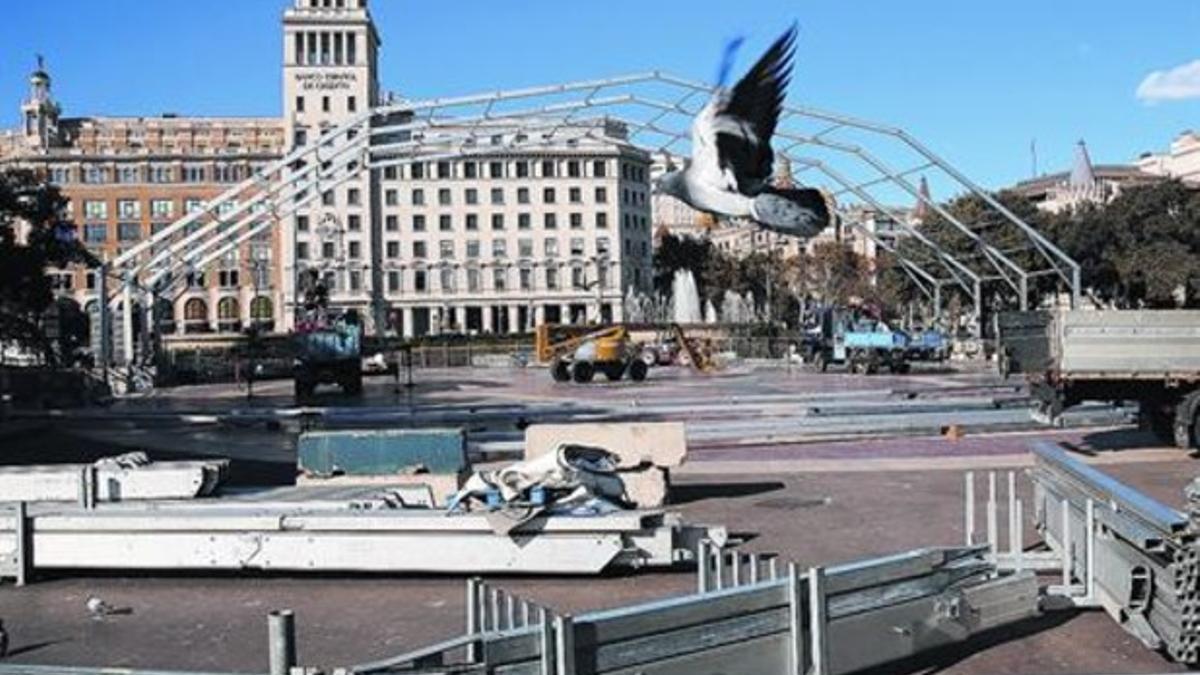 MONTAJE DE LA PISTA DE HIELO DE LA PLAZA DE CATALUNYA_MEDIA_2