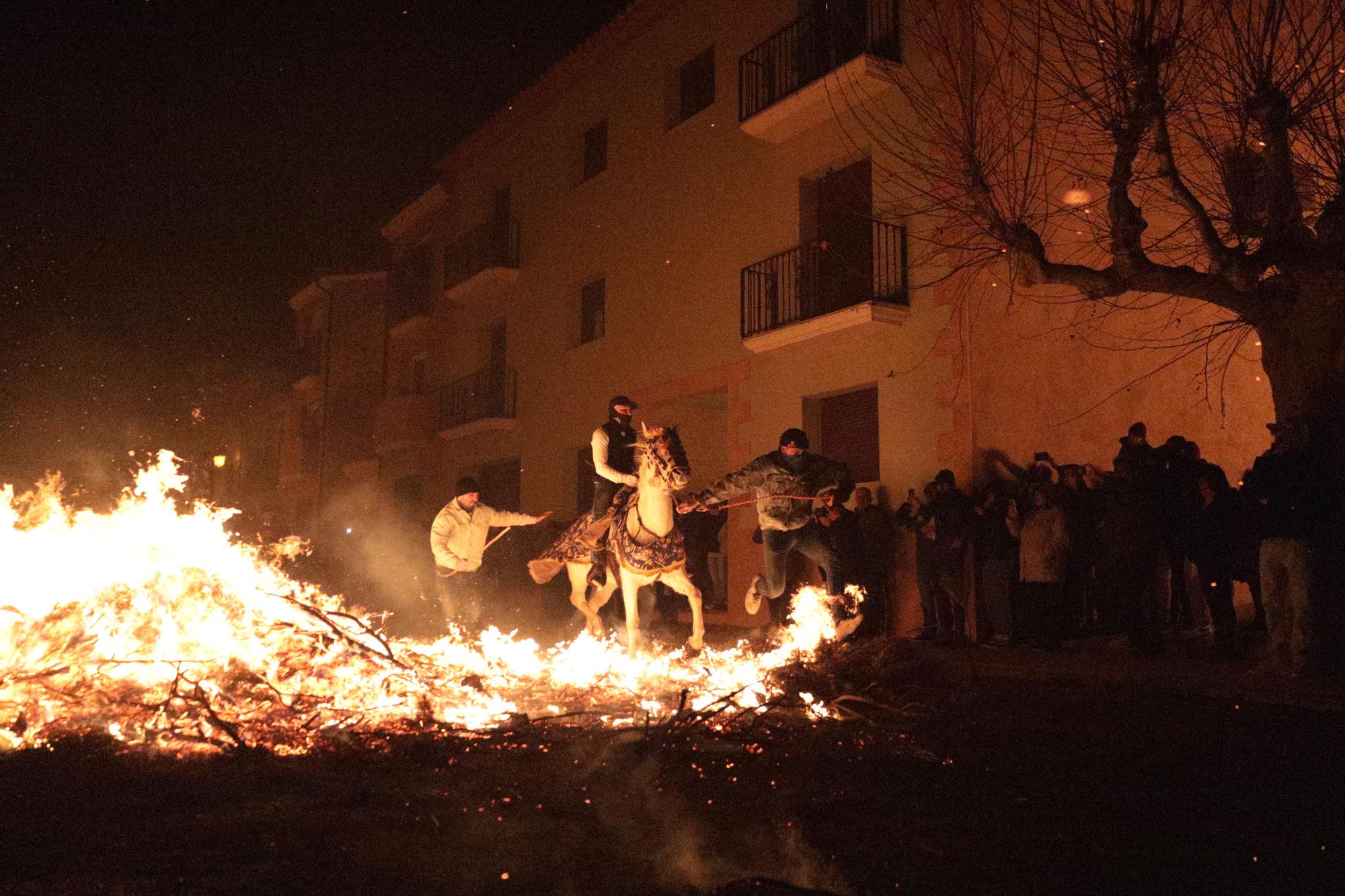 Las mejores fotos de la espectacular Matxà de Sant Antoni en Vilanova d'Alcolea