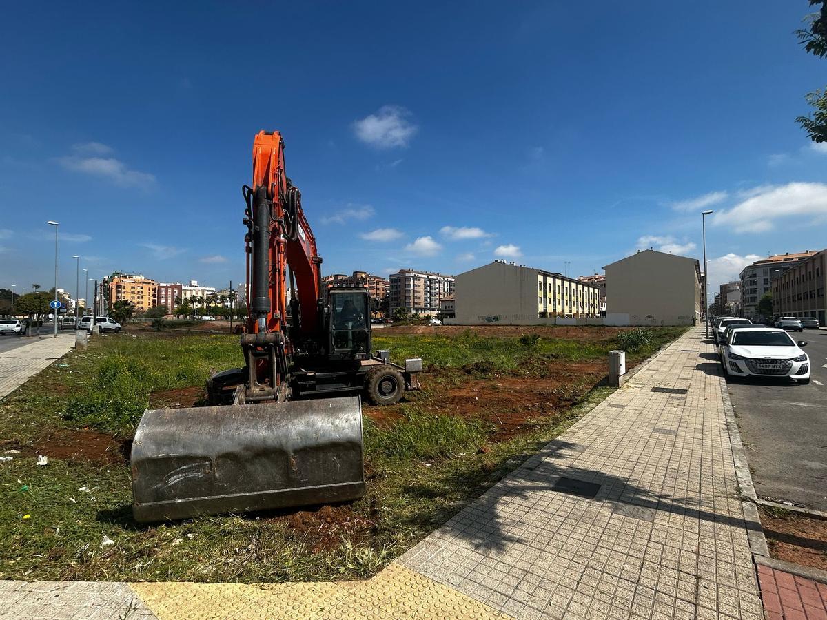 La neteja de solars és una prioritat per a previndre incendis i inundacions.