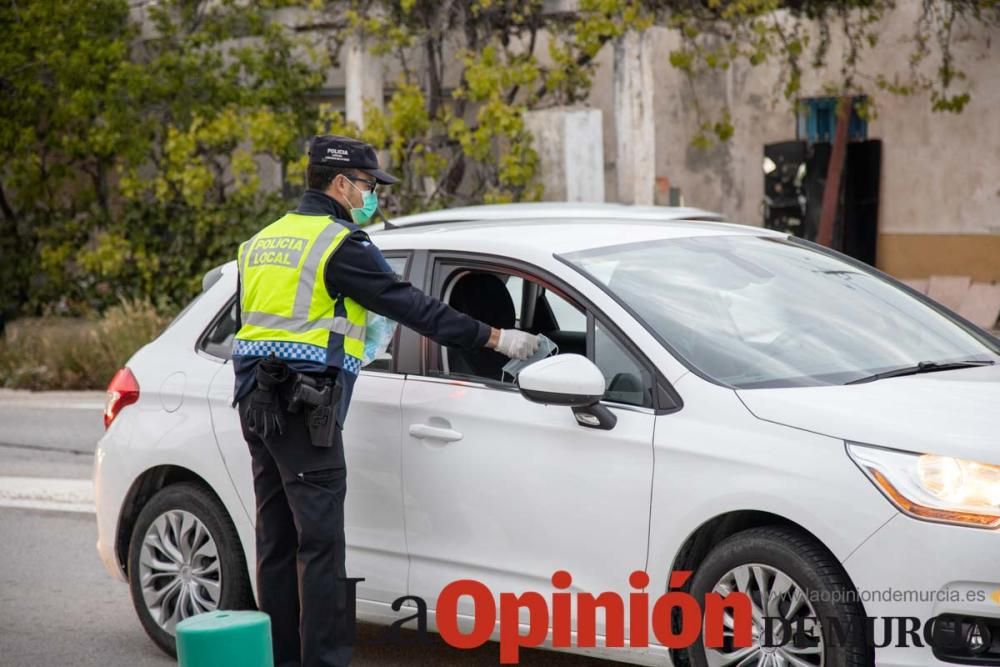 Reparto de mascarillas en Caravaca