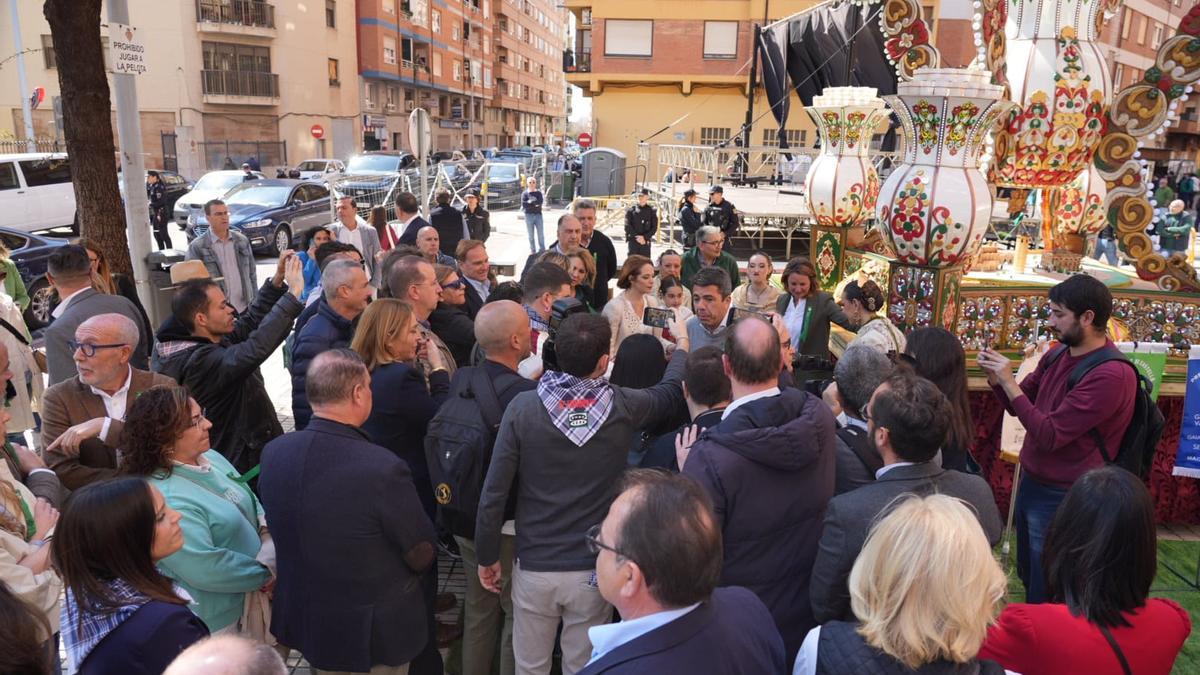 Vídeo: Abucheos y gritos contra Mazón en su visita a Castelló durante la Magdalena