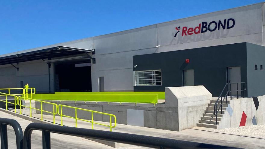 La alicantina Redbond se convierte en el primer fabricante europeo de paneles de aluminio composite neutro en carbono