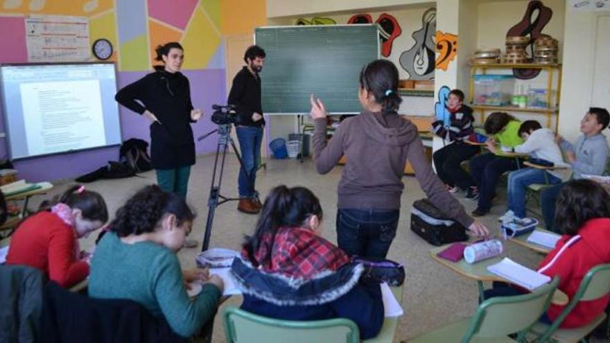 Profesionales del cine imparten un taller en el colegio Doutor Suárez de Fornelos de Montes.  // Faro