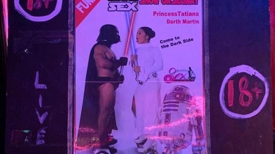 El cartel de un show de sexo en vivo en Benidorm