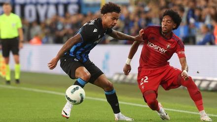 Tajon Buchanan y Johan Mojica, durante una acción del partido Brujas - Osasuna