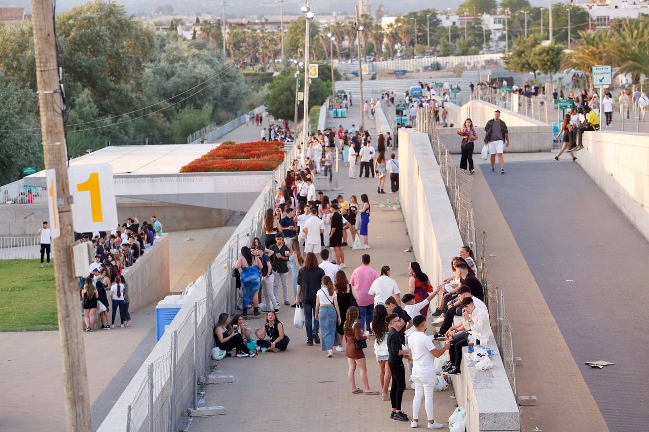 El Arenal se anima desde primera hora en el día del inicio de la Feria de Córdoba