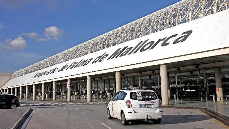 Am Flughafen Son Sant Joan auf Mallorca.