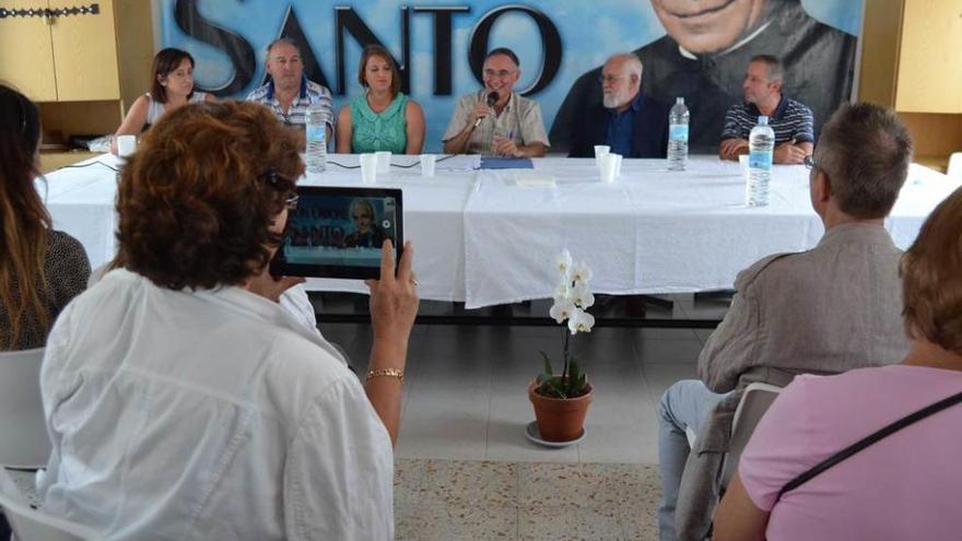 Por la derecha, Francisco Miguel, Gonzalo Suárez, Pepe Paris, Begoña Roiz, Juan José González y Noemí Bordás.