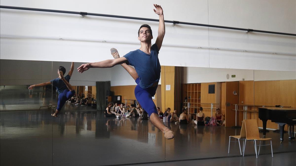 Ensayos bailarines ballet  En el institut del teatre