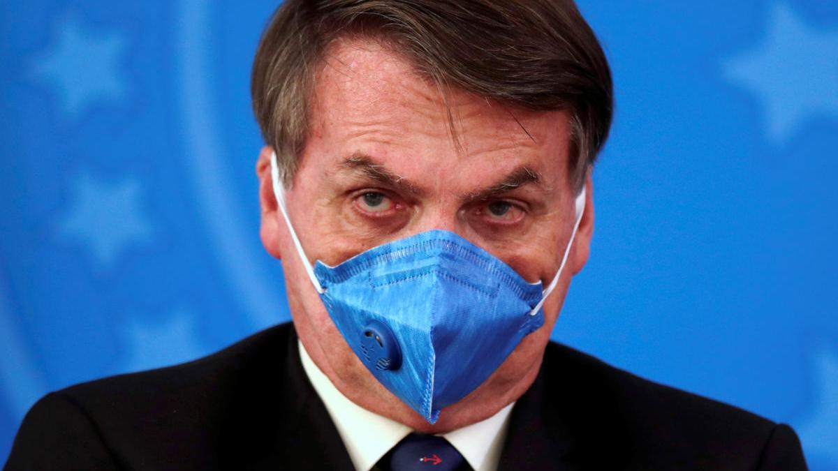 Jair Bolsonaro, con mascarilla.