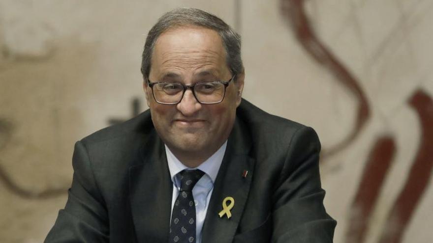 Torra mantiene los lazos amarillos en edificios públicos