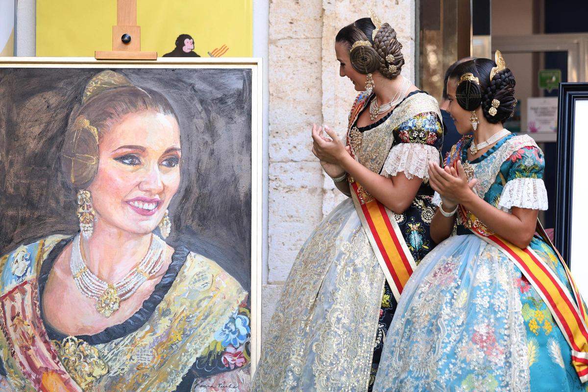 Los detalles y lo que el ojo no ve del retrato de la fallera mayor de ...