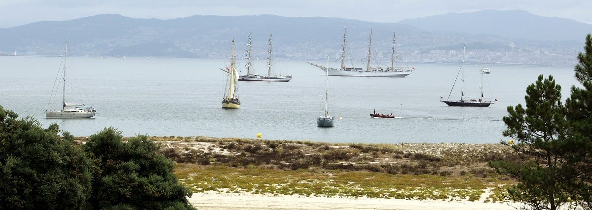 Los grandes veleros de la Tall Ships Races, al abrigo de Cíes