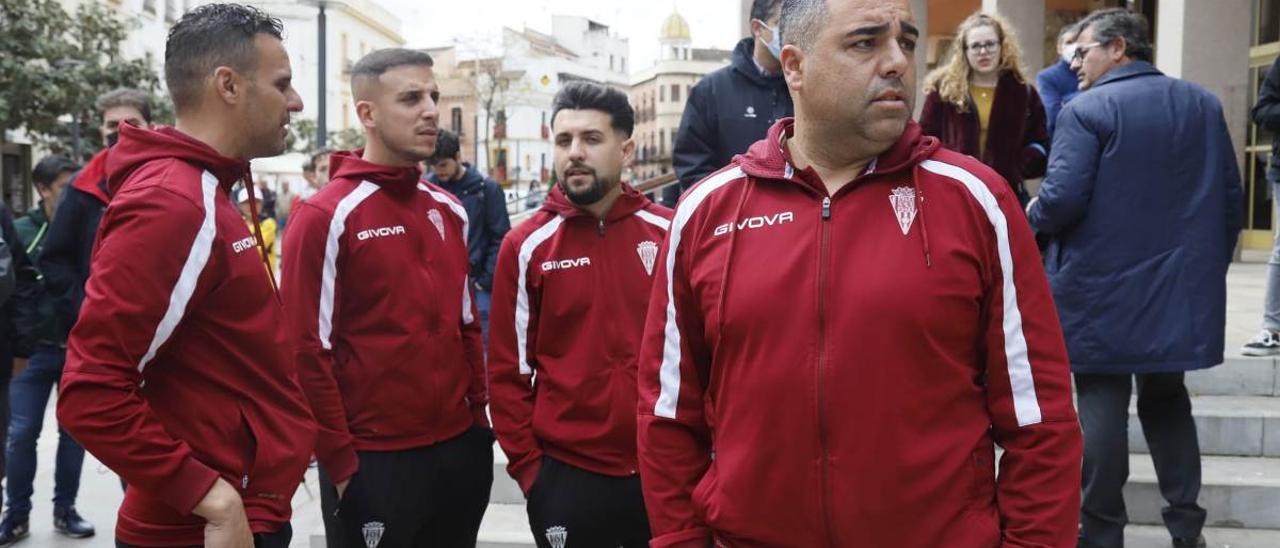 Germán Crespo, a la derecha, en la recepción al Córdoba CF celebrada en reconocimiento a su ascenso a la Primera RFEF.