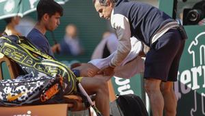 Alcaraz, atendido en la final de Rolland Garros.