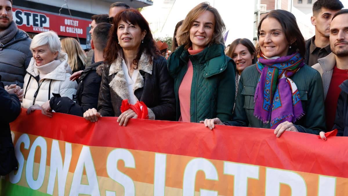 La ministra de Igualdad, Ana Redondo, en la manifestación por los derechos LGTBIQ+.