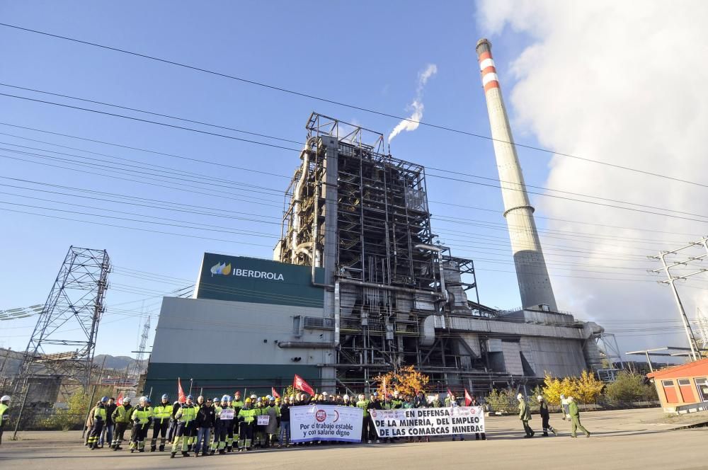 Protestas de los trabajadores de Lada por el futuro de la térmica