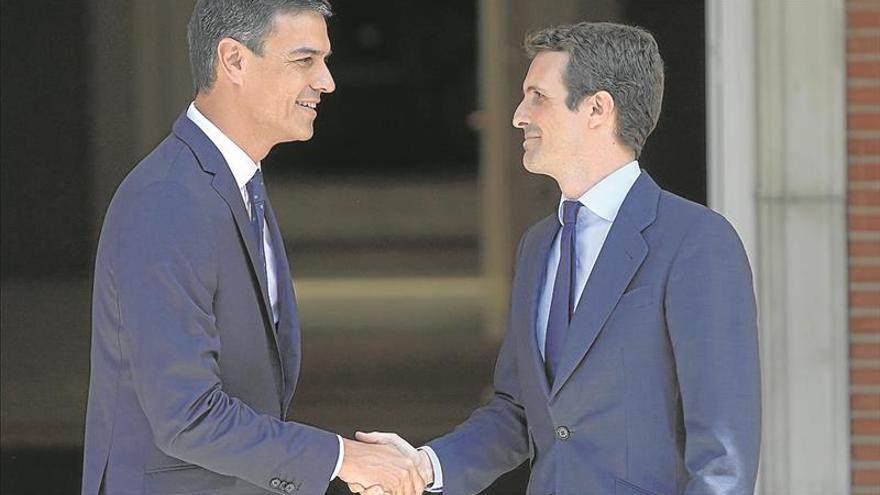 Recelo mutuo de Pedro Sánchez y Casado por Cataluña e inmigración