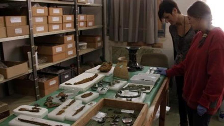 Armes de ferro i ceràmiques de tocador, principals troballes al jaciment ibèric de Mas Castellar