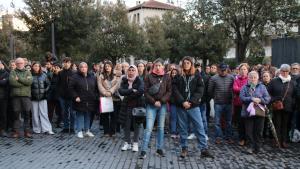 Concentración en Olot por el asesinato de una mujer a manos de su pareja.