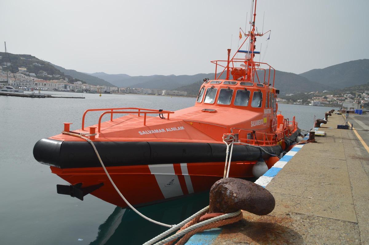 La Salvamar Alnilam amarrada al Port de la Selva