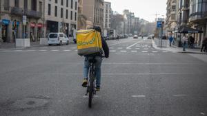 Tres euros nets per comanda; això és el que li queda a un 'rider' de Glovo