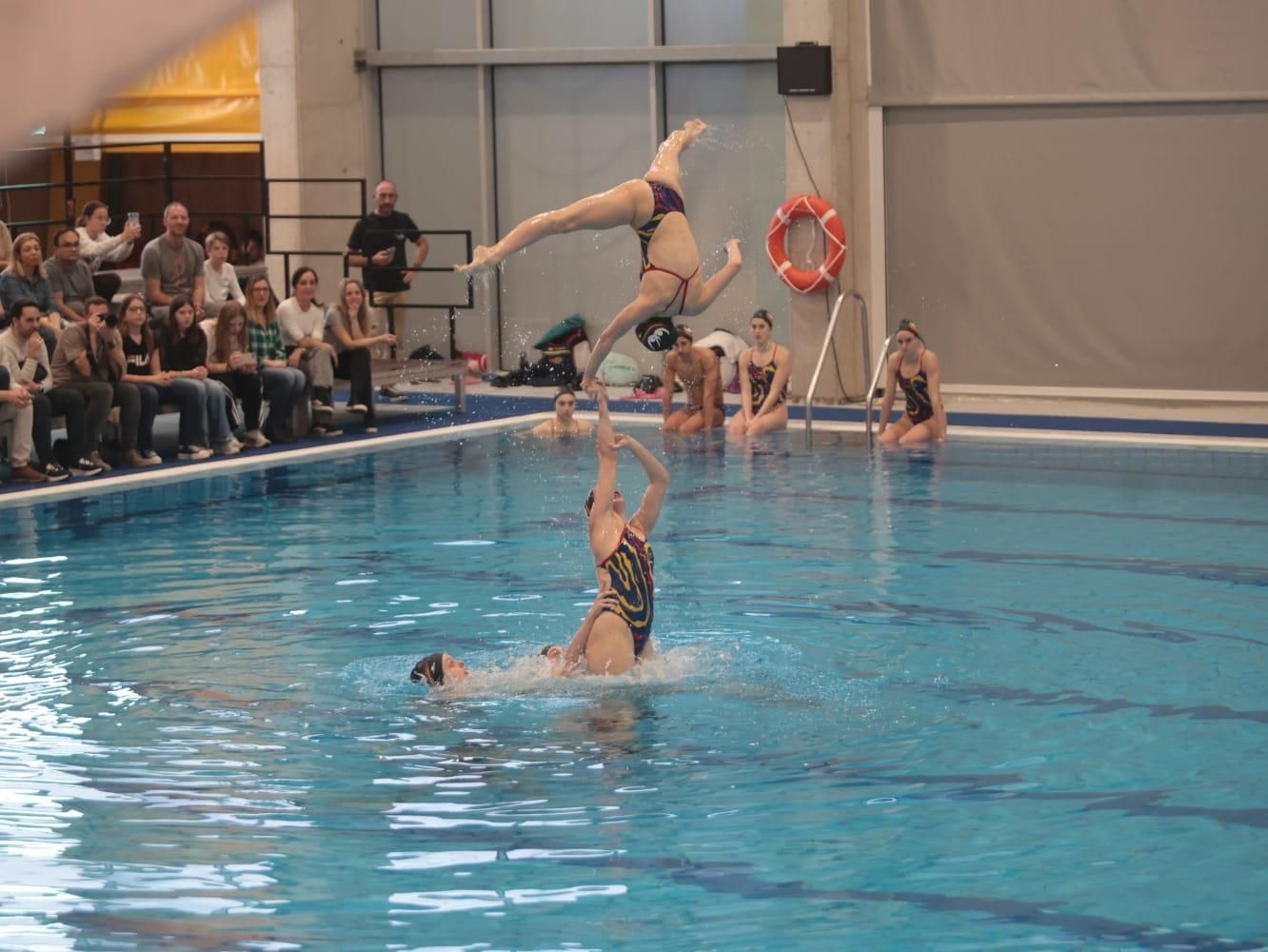Exhibición solidaria por la dana del equipo español de natación artística
