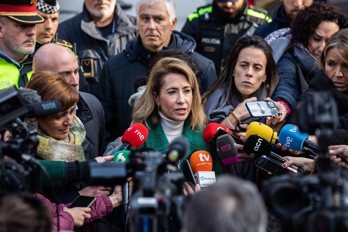 La ministra de Transportes, Raquel Sánchez, en su visita al lugar del accidente de trenes, en la estación de Montcada i Reixac-Manresa