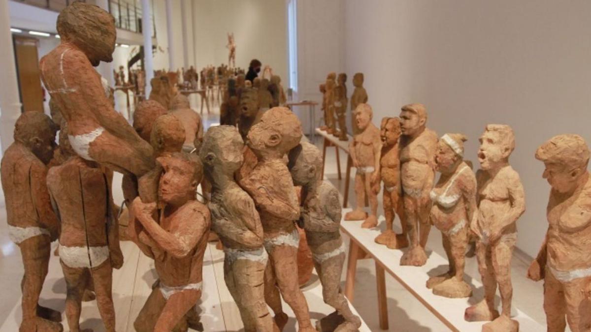 La exposición se compone de 375 esculturas de madera. |  // IÑAKI OSORIO