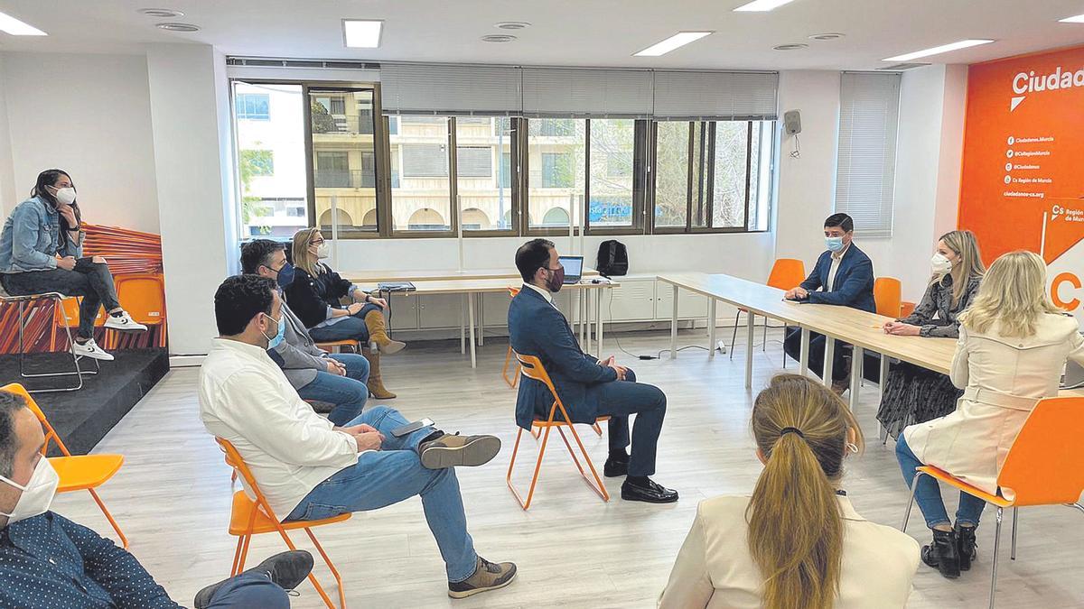 Reunión mantenida ayer de los concejales de Cs en la sede del partido